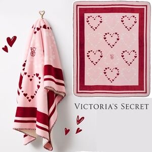 NWT Victoria Secret Cozy Velour Heart Blanket
